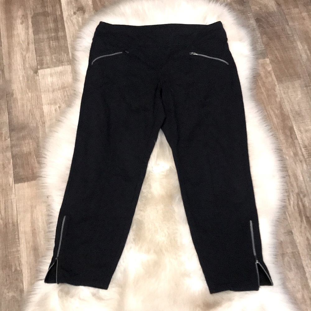Athleta Capri Leggings w Zippers